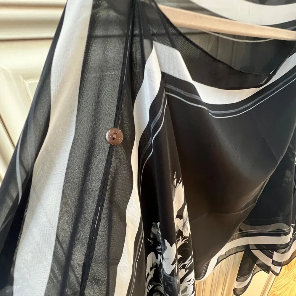 Elegant Black and White Sheer Shawl - Picture 2 of 5
